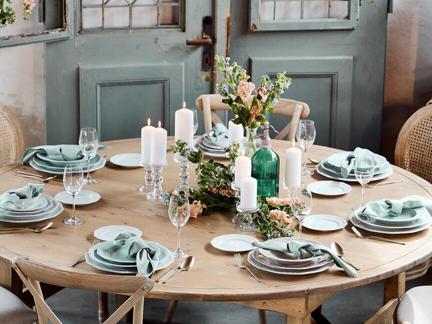 Wedding table set with Rosenthal maria tableware in a romantic atmosphere