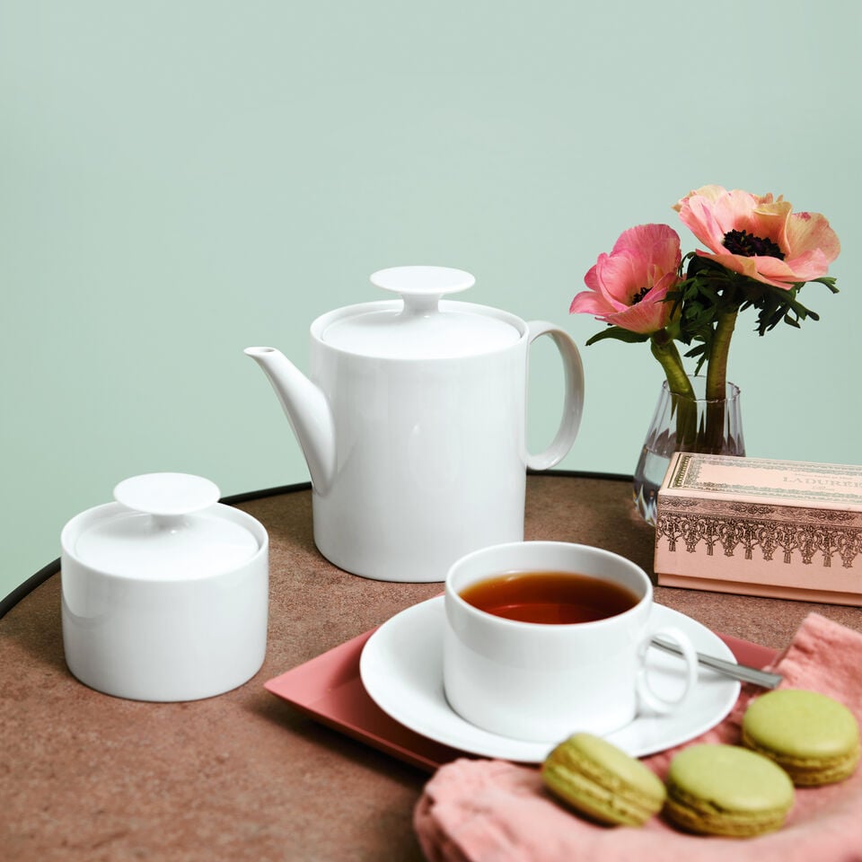 Thomas Ono dinnerware table setting on light green table cloth.