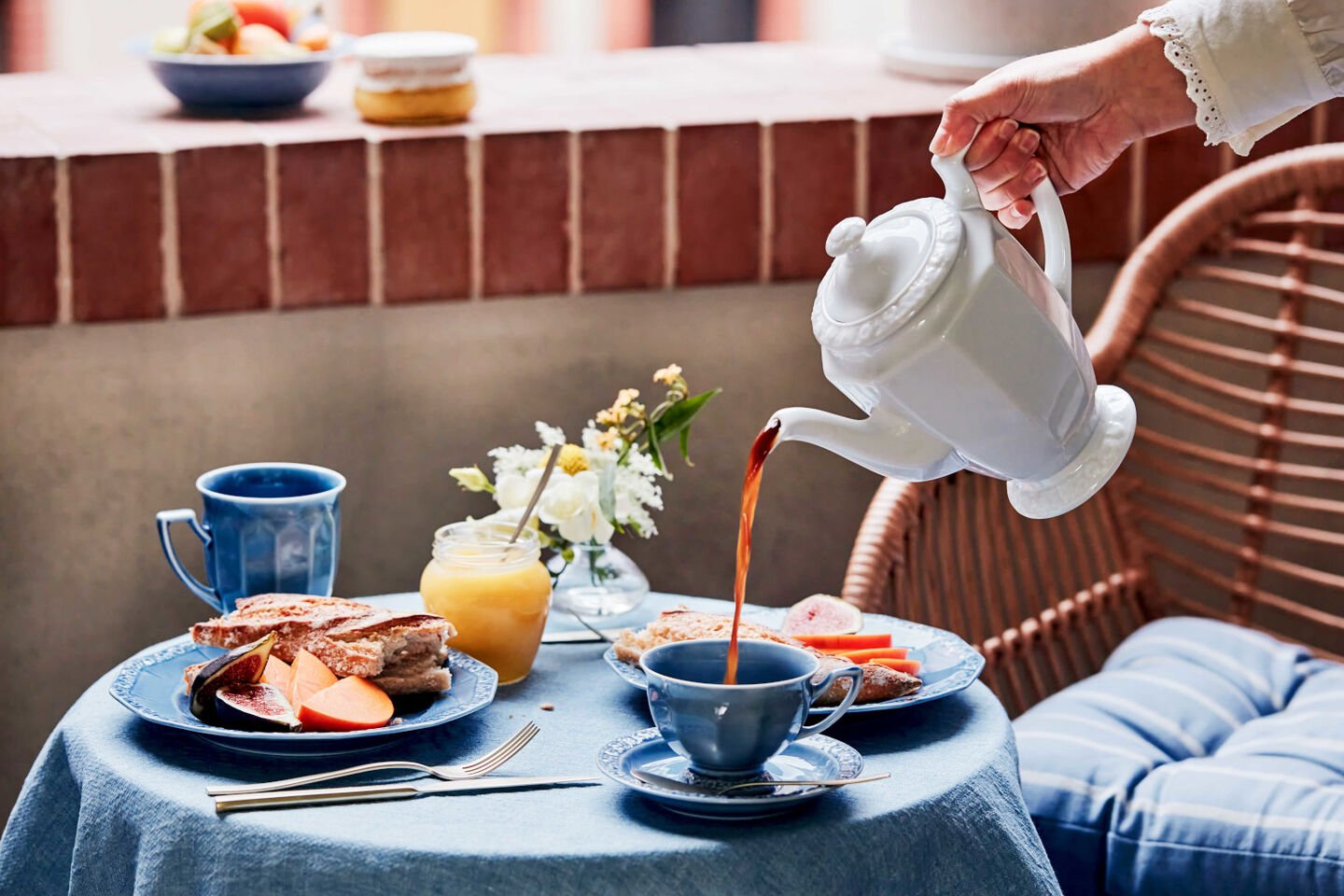How to set the perfect breakfast table Rosenthal Maria Dream Blue breakfast table for two