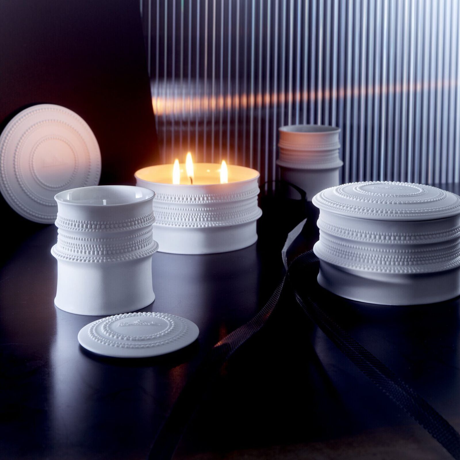 Large scented candle (13.70 cm) from the Rosenthal Pisara Weiss matt collection in porcelain and wax. image number null