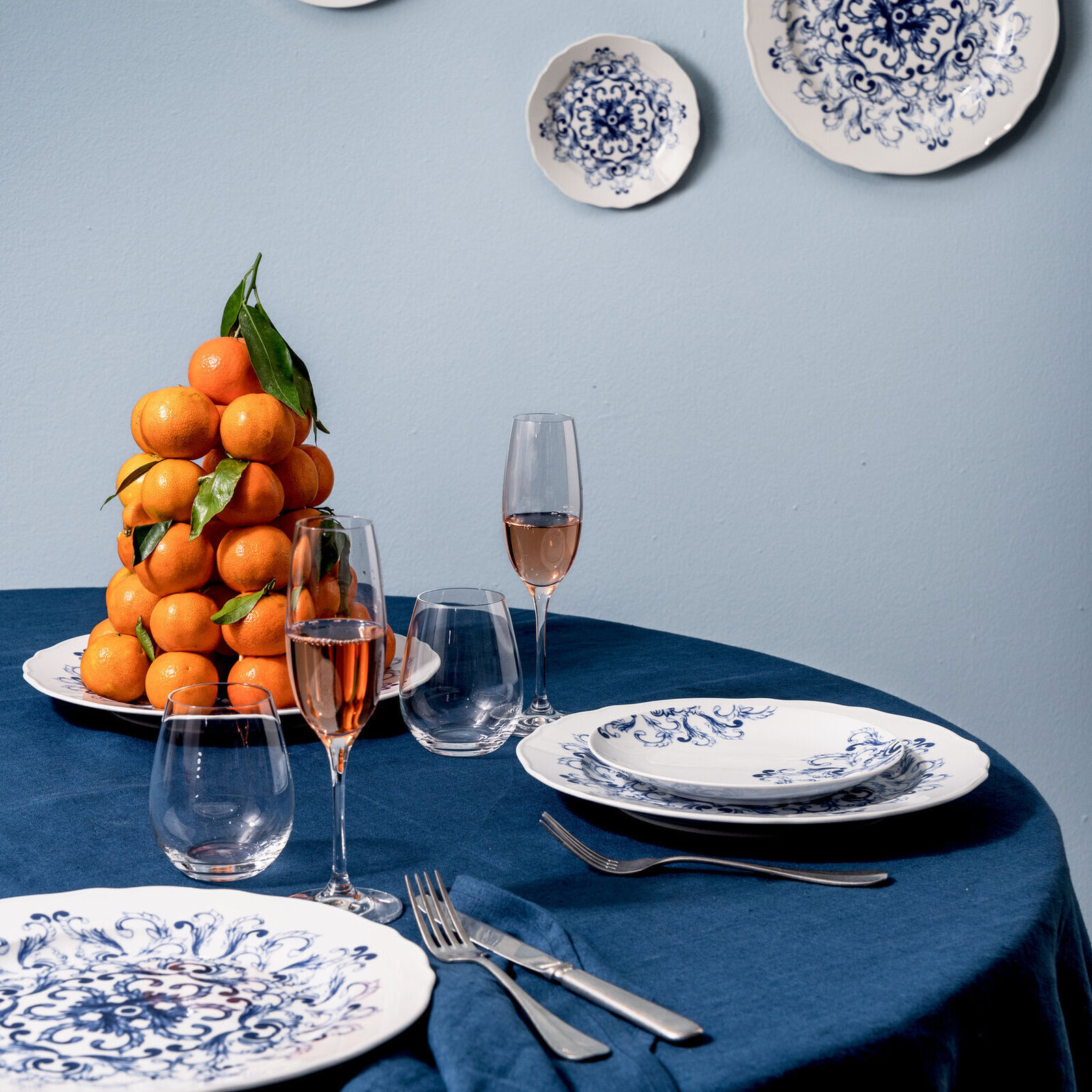 28 cm dinner plate from the Rosenthal True Blue collection in porcelain. image number null