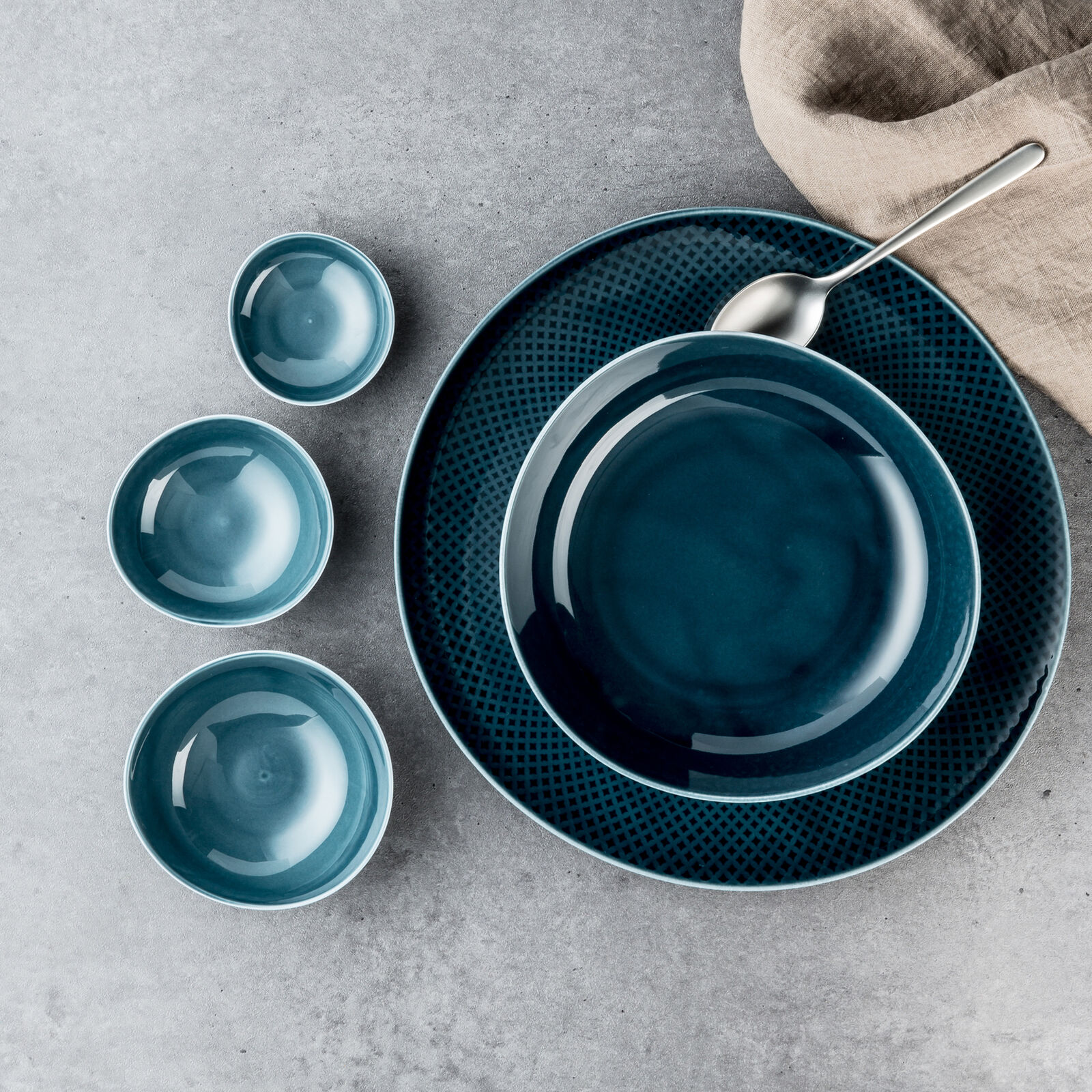 Junto 20 Pcs Set - Service for 4 with free gift | Ocean Blue image number null