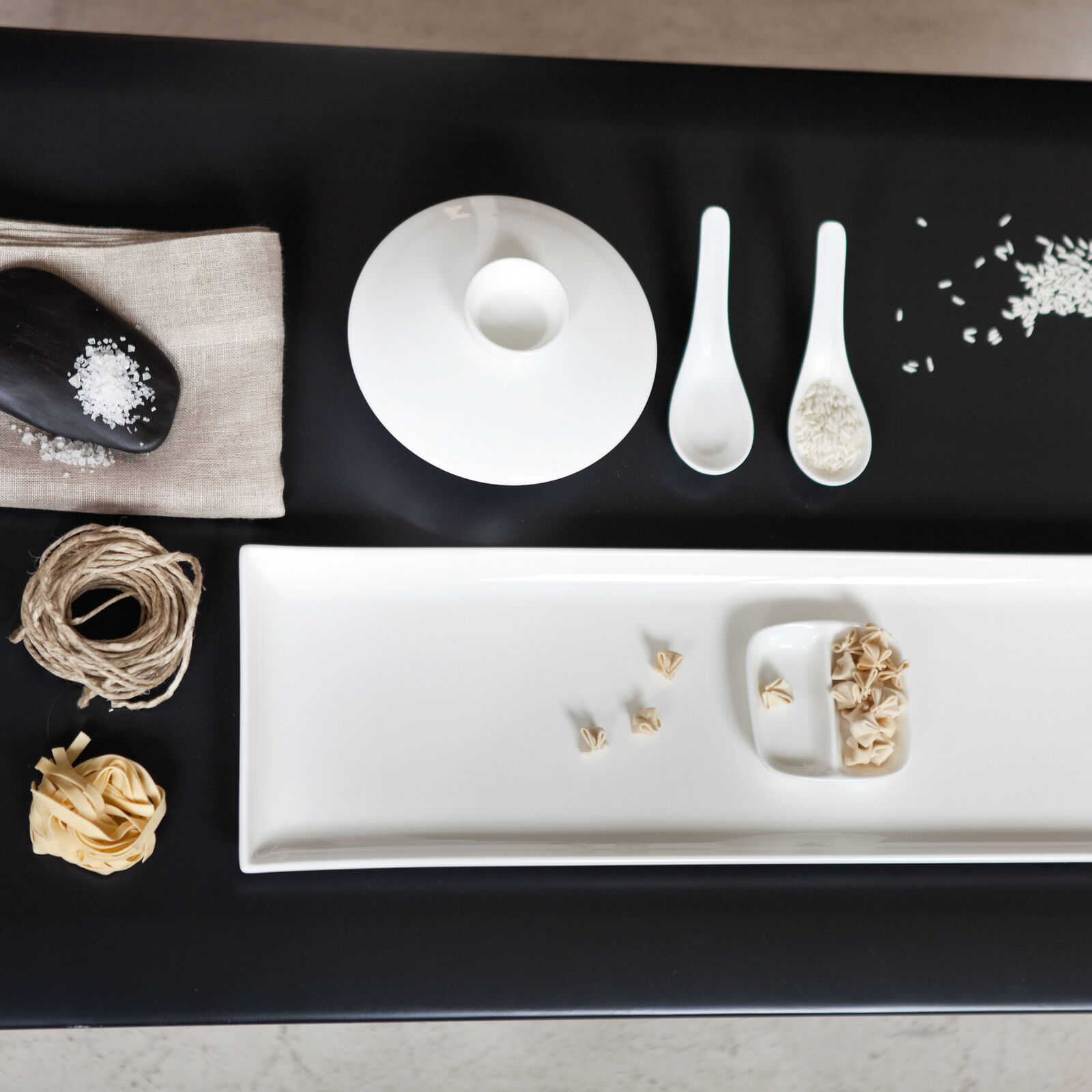 Porcelain spoon, 5 1/4 inch image number null