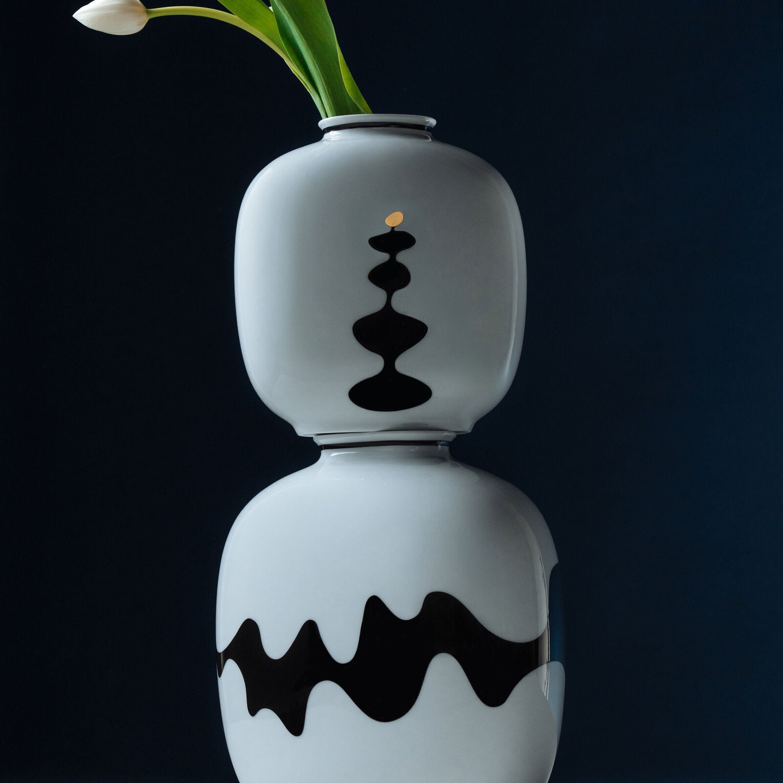 Vase, 7 3/4 inch image number null