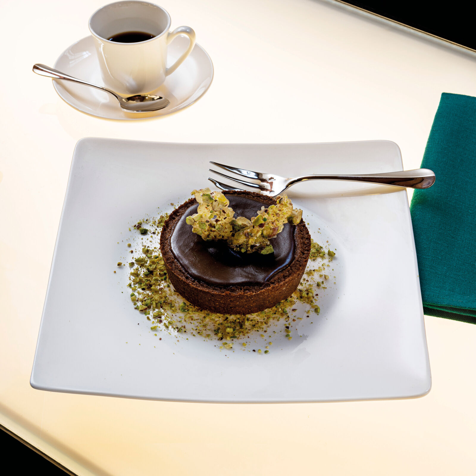 Plate flat, 8 3/4 inch, square image number null