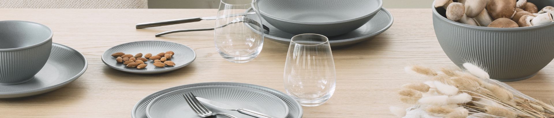 Modern saucers