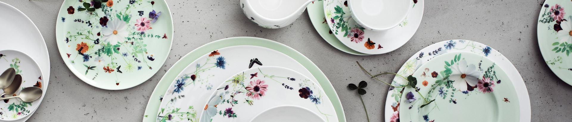 Floral and romantic dinnerware